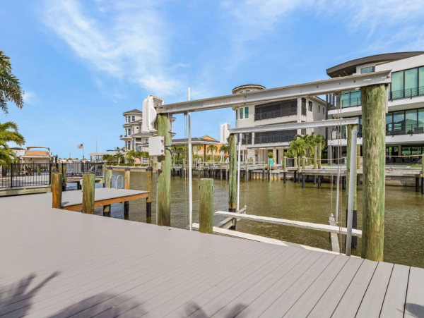 Fort Myers Beach Luxury Canal-Front Rental - 5 King Suites & Private Pool